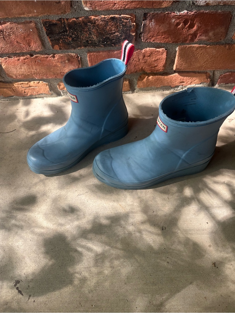 Hunter Short Rain Boots in Powder Blue with Red-Striped Heel Tabs - Picture 3 of 7